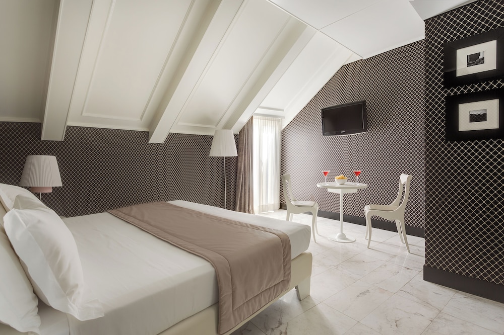 Grand Hotel Palace Rome — Hotel rooms in Rome, Lazio