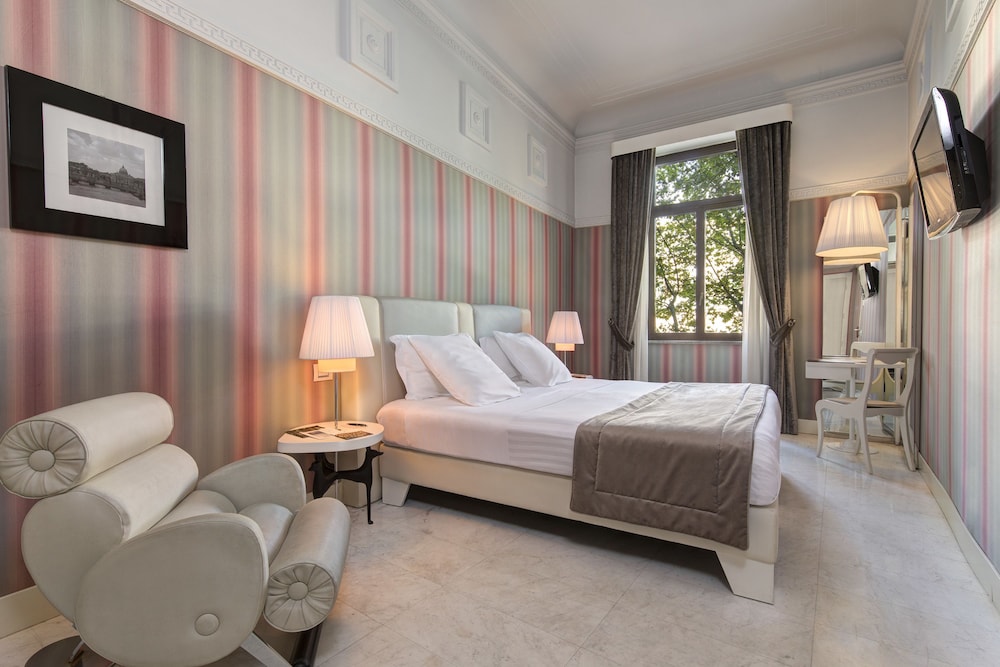 Grand Hotel Palace Rome — Hotel rooms in Rome, Lazio