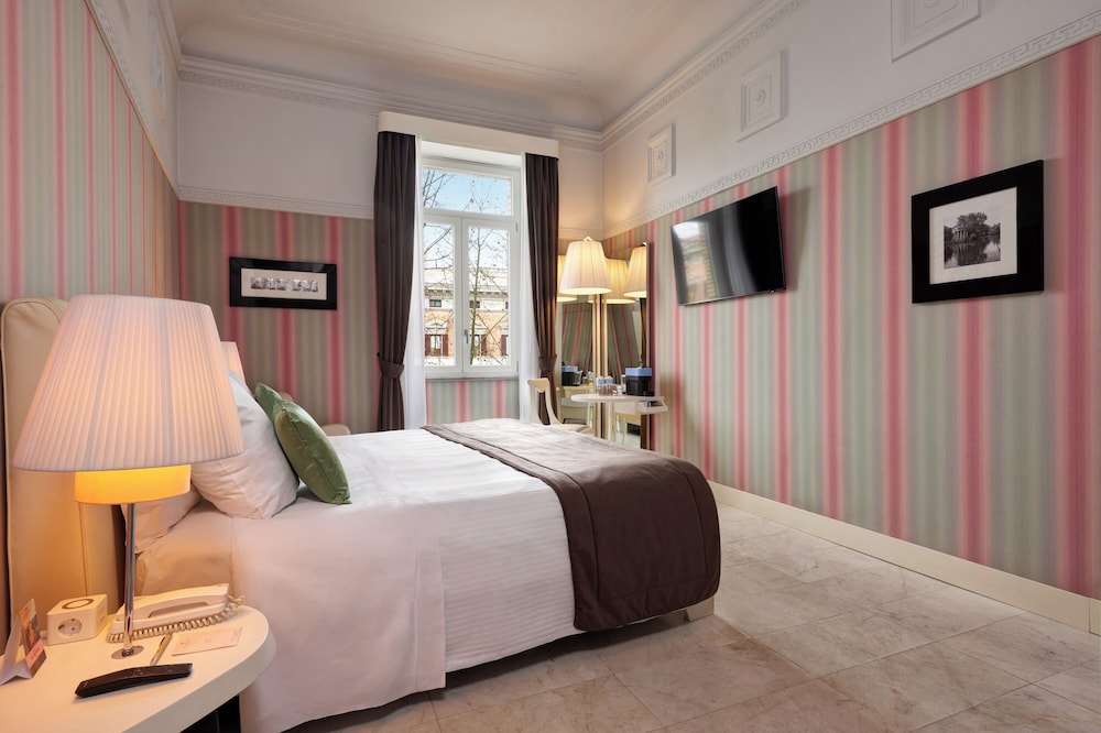 Grand Hotel Palace Rome — Hotel rooms in Rome, Lazio