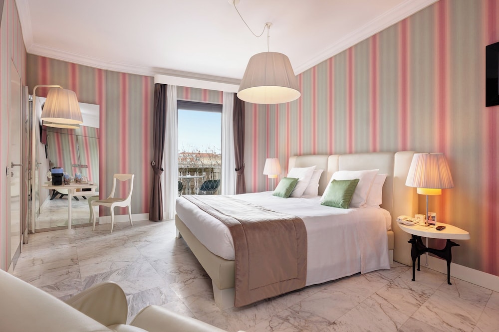 Grand Hotel Palace Rome — Hotel rooms in Rome, Lazio