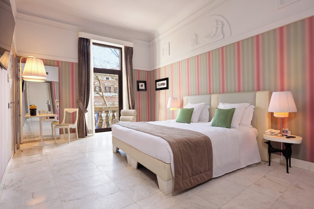 Grand Hotel Palace Rome — Hotel rooms in Rome, Lazio