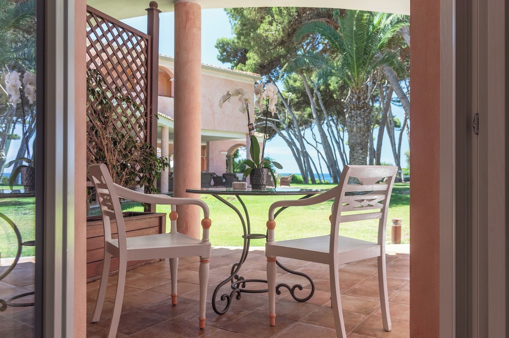 Hotel Cala Caterina - Relaxing Escape — Hotel building in Villasimius, Sardinia