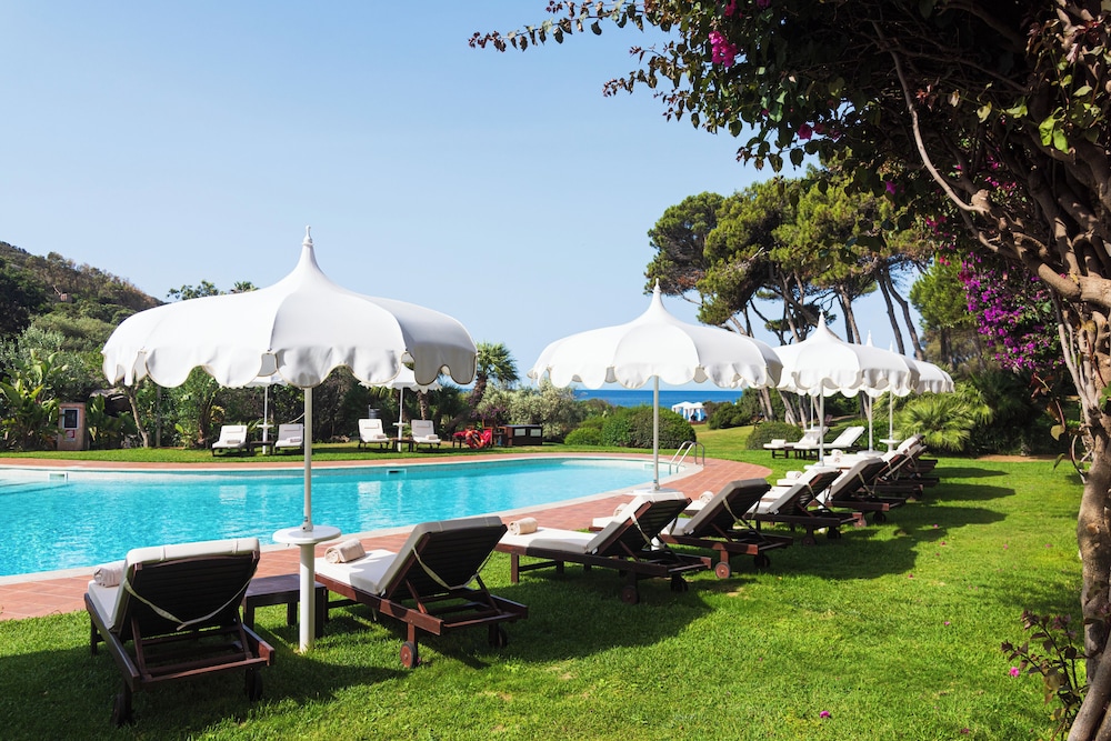 Hotel Cala Caterina - Relaxing Escape — Swimming pool in Villasimius, Sardinia