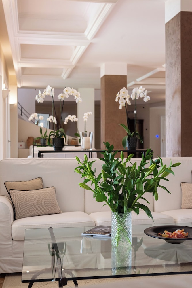 Hotel Cala Caterina - Relaxing Escape — Hotel building in Villasimius, Sardinia