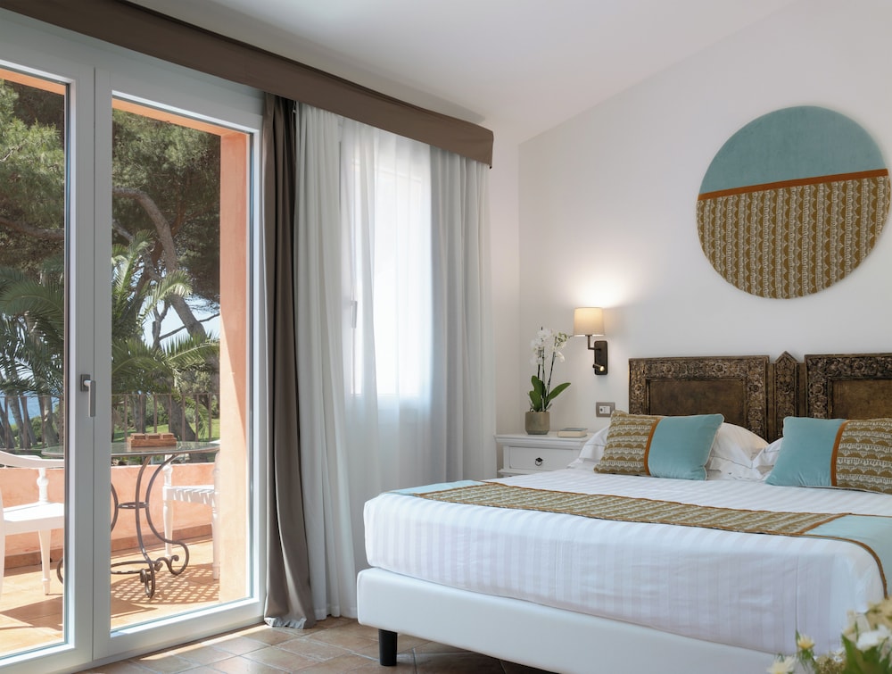 Hotel Cala Caterina - Relaxing Escape — Hotel rooms in Villasimius, Sardinia