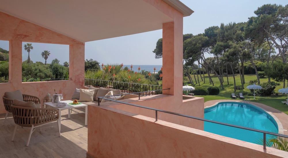 Hotel Cala Caterina - Relaxing Escape — Swimming pool in Villasimius, Sardinia