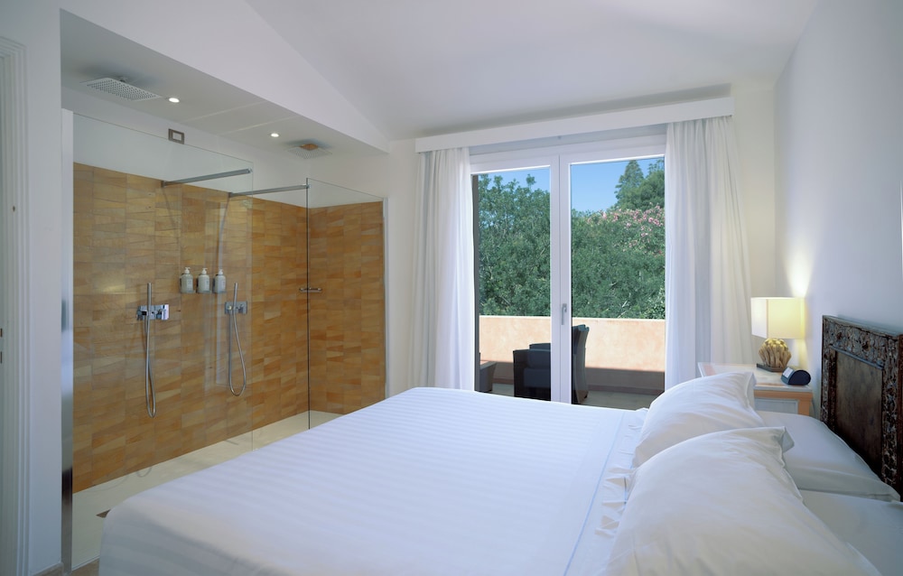 Hotel Cala Caterina - Relaxing Escape — Hotel rooms in Villasimius, Sardinia