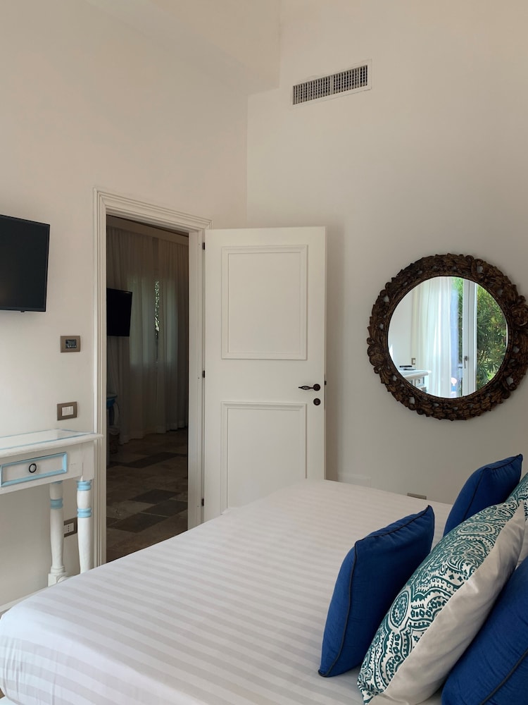 Hotel Cala Caterina - Relaxing Escape — Hotel rooms in Villasimius, Sardinia