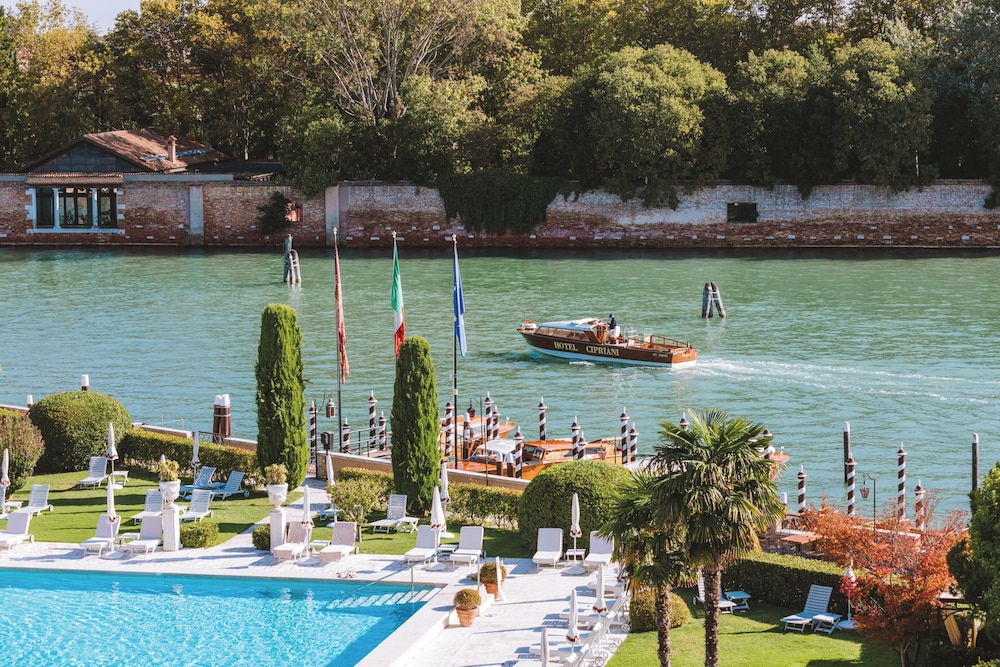 Hotel Cipriani, A Belmond Hotel, Venice — Swimming pool in Venice, Veneto