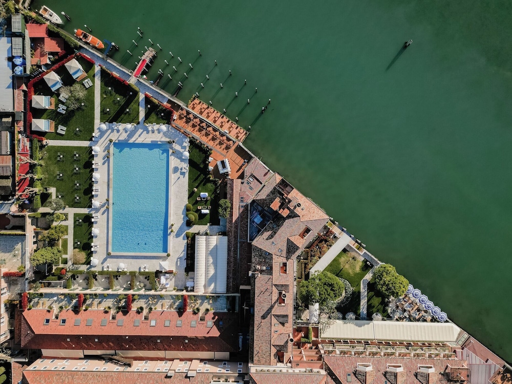 Hotel Cipriani, A Belmond Hotel, Venice — Swimming pool in Venice, Veneto