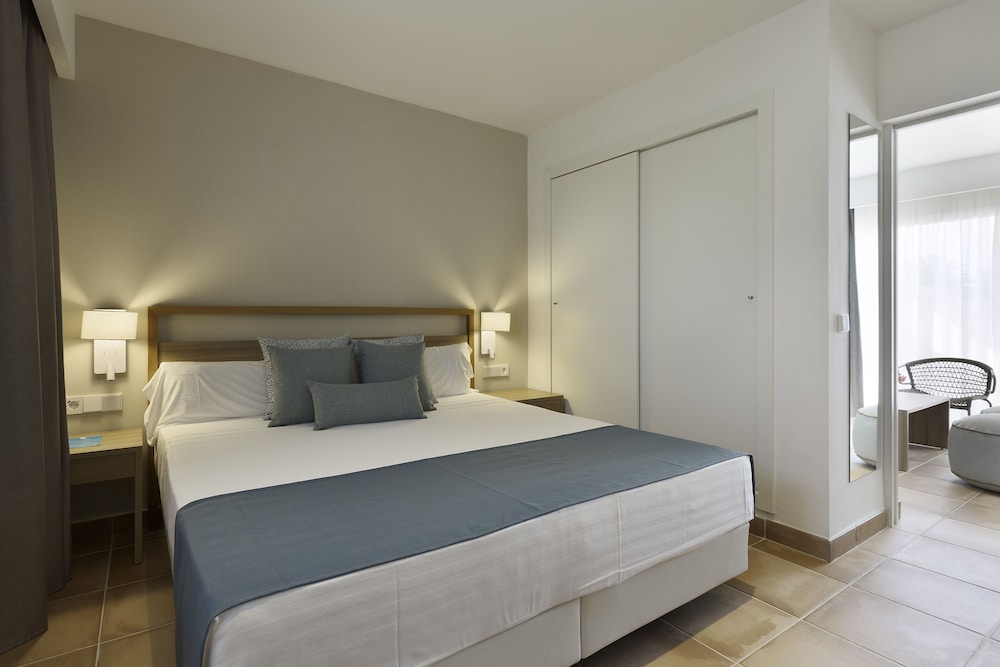 AluaSoul Menorca Hotel - Adults Only — Hotel rooms in S'Algar, Balearic Islands