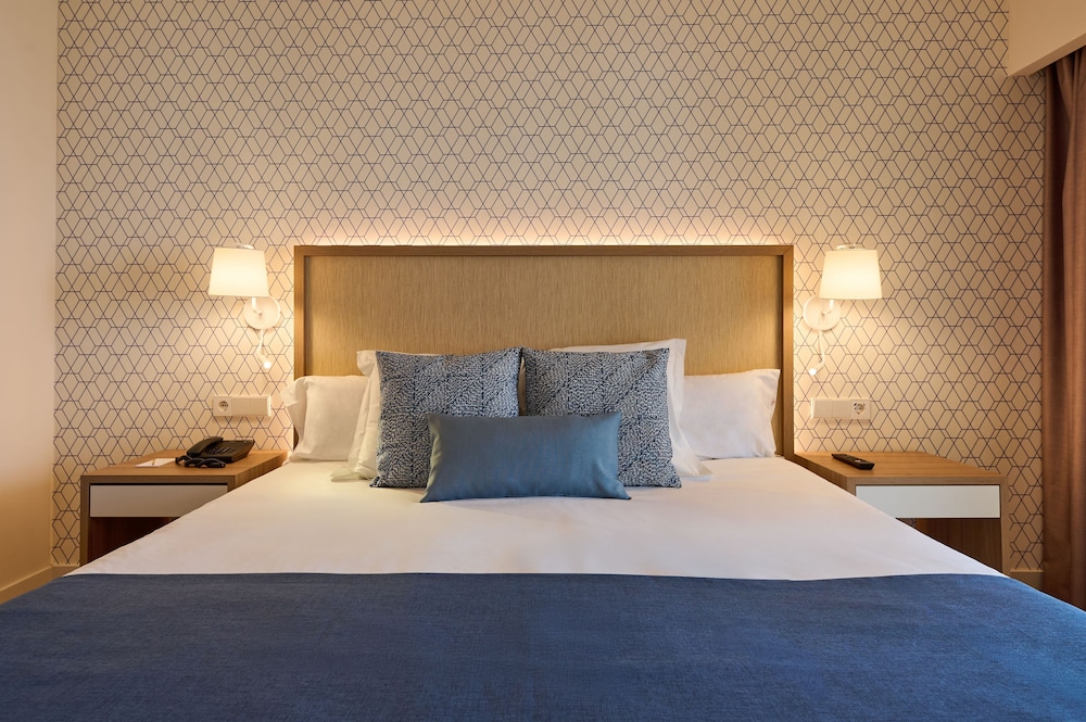 AluaSoul Menorca Hotel - Adults Only — Hotel rooms in S'Algar, Balearic Islands