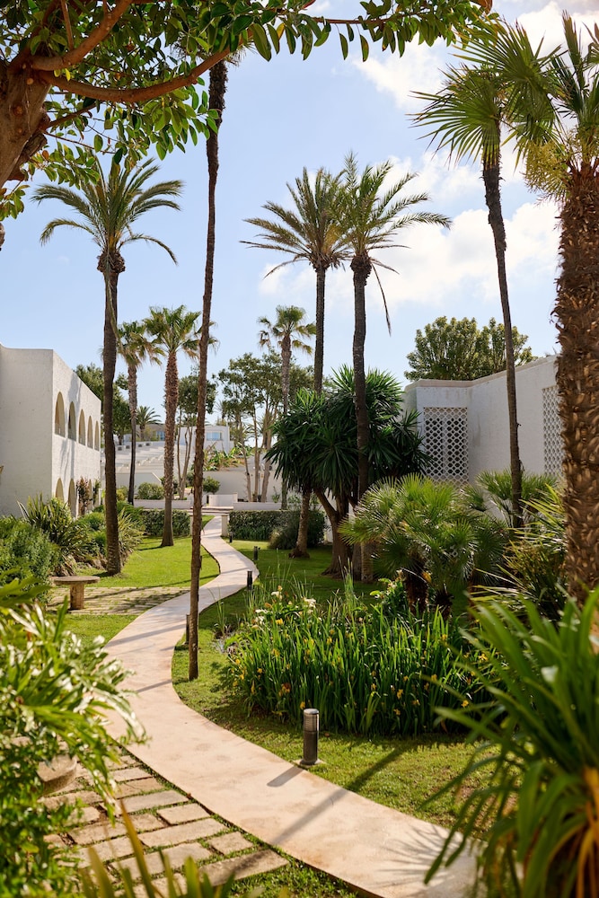 AluaSoul Menorca Hotel - Adults Only — Hotel building in S'Algar, Balearic Islands