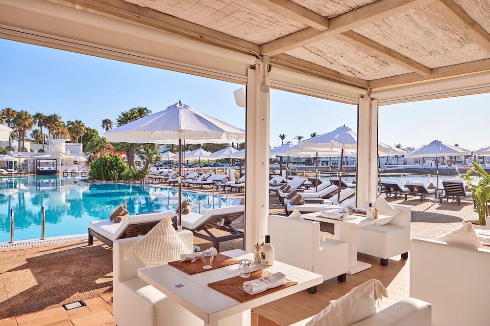 AluaSoul Menorca Hotel - Adults Only — Restaurant & bars in S'Algar, Balearic Islands