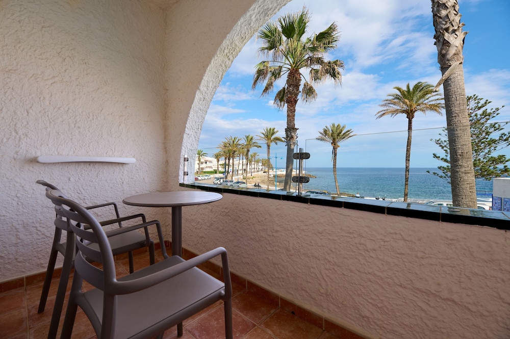 AluaSoul Menorca Hotel - Adults Only — Hotel rooms in S'Algar, Balearic Islands