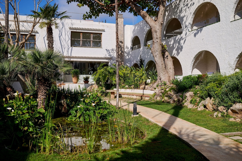 AluaSoul Menorca Hotel - Adults Only — Hotel building in S'Algar, Balearic Islands