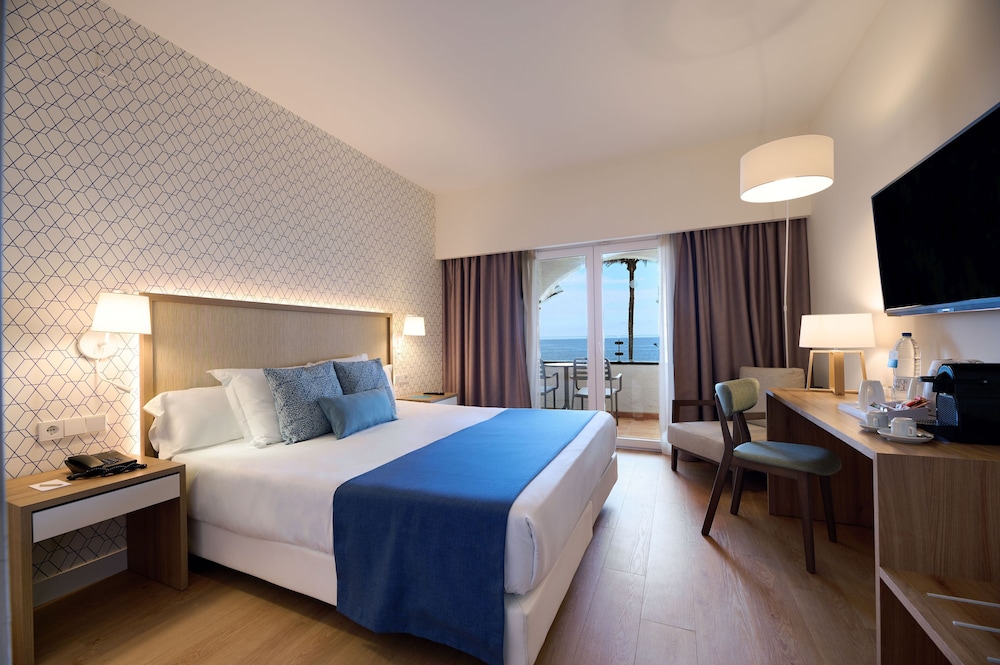 AluaSoul Menorca Hotel - Adults Only — Hotel rooms in S'Algar, Balearic Islands