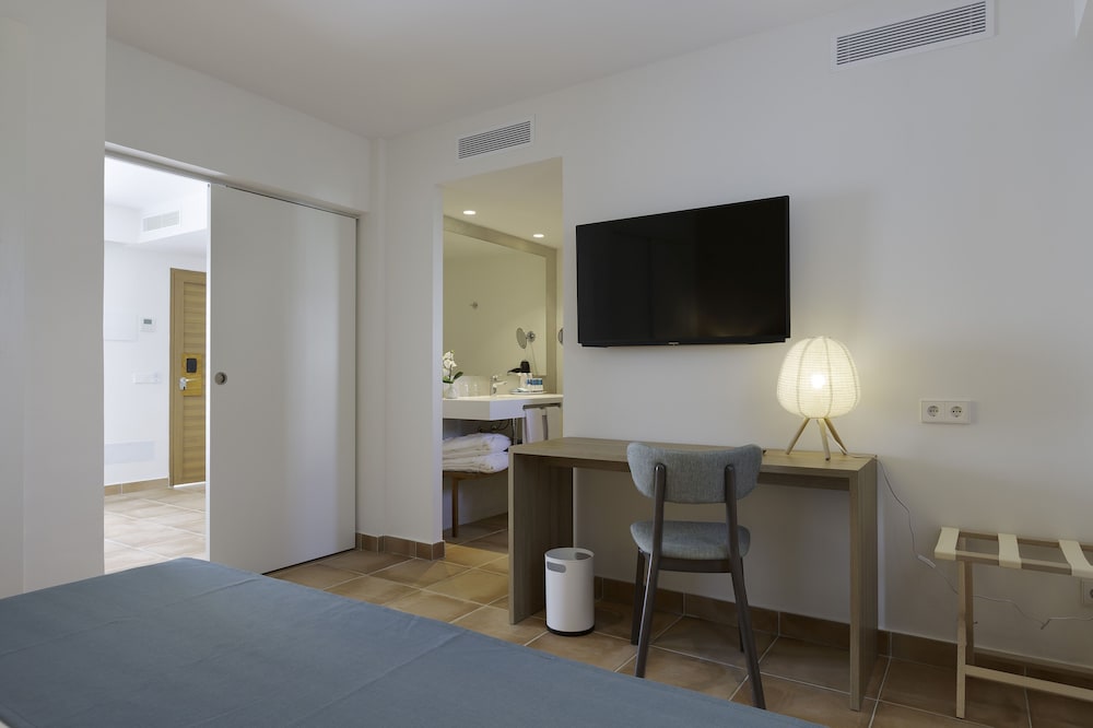 AluaSoul Menorca Hotel - Adults Only — Hotel rooms in S'Algar, Balearic Islands