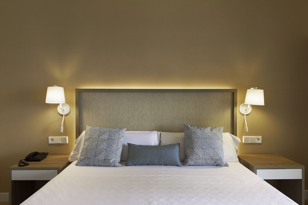 AluaSoul Menorca Hotel - Adults Only — Hotel rooms in S'Algar, Balearic Islands