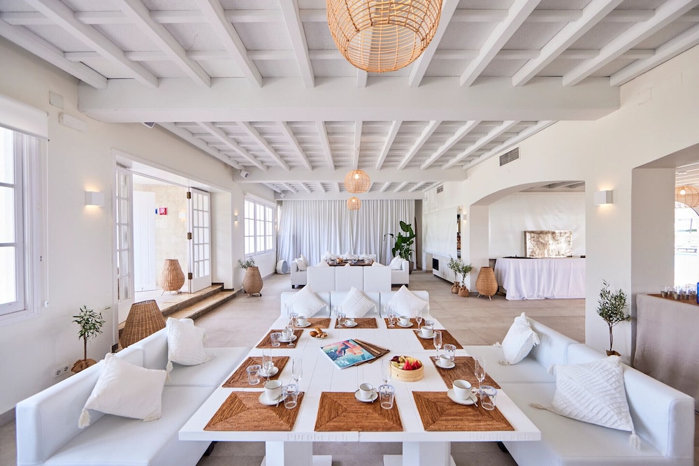AluaSoul Menorca Hotel - Adults Only — Restaurant & bars in S'Algar, Balearic Islands