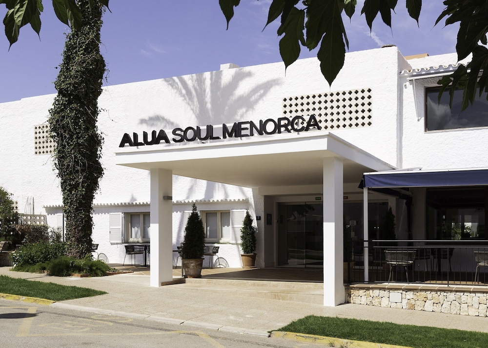 AluaSoul Menorca Hotel - Adults Only — Hotel building in S'Algar, Balearic Islands