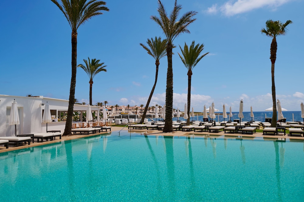 AluaSoul Menorca Hotel - Adults Only — Swimming pool in S'Algar, Balearic Islands