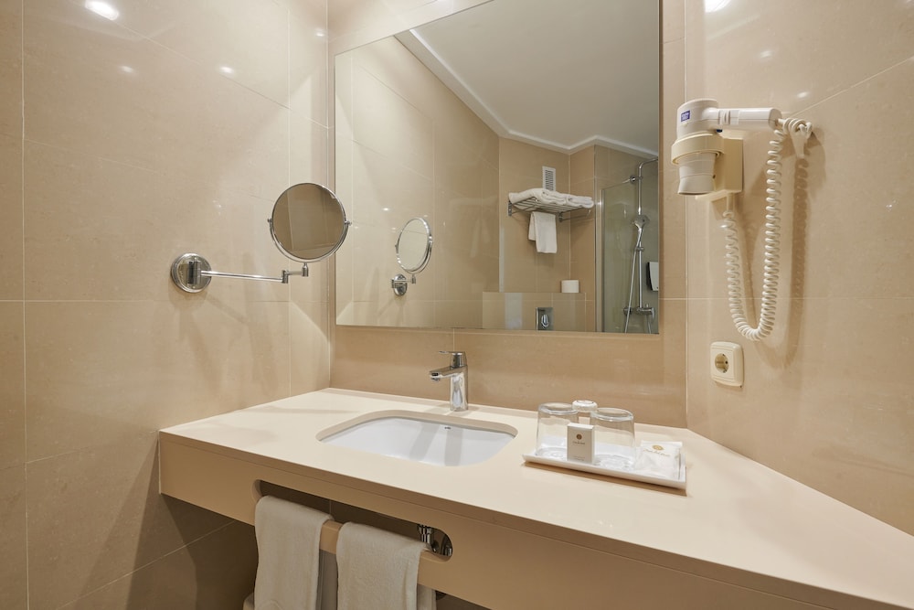 Hotel Sabina & Suites — Hotel rooms in Cala Millor, Balearic Islands