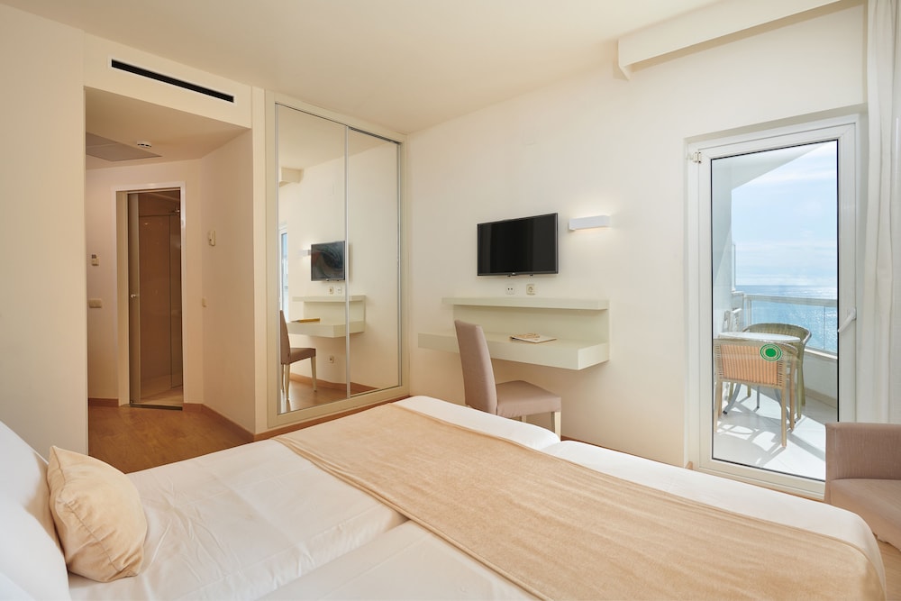 Hotel Sabina & Suites — Hotel rooms in Cala Millor, Balearic Islands