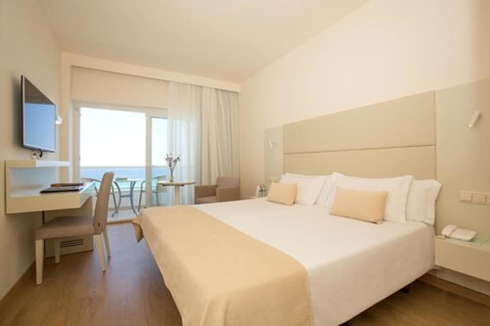 Hotel Sabina & Suites — Hotel rooms in Cala Millor, Balearic Islands