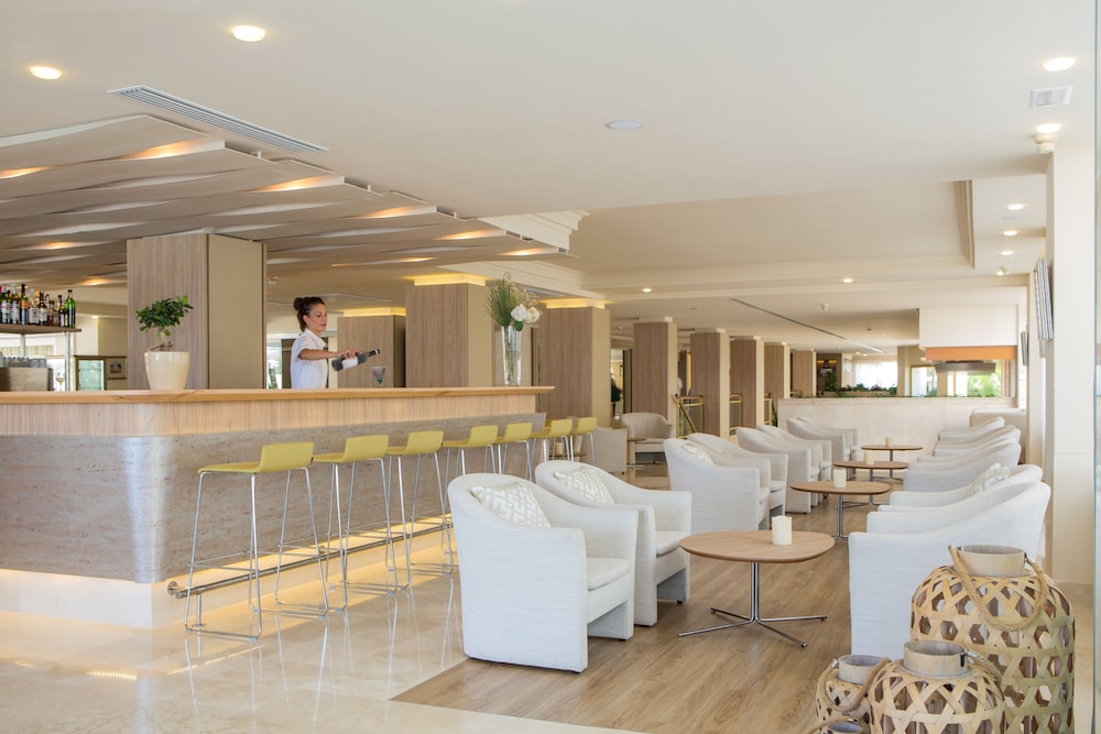 Hotel Sabina & Suites — Restaurant & bars in Cala Millor, Balearic Islands