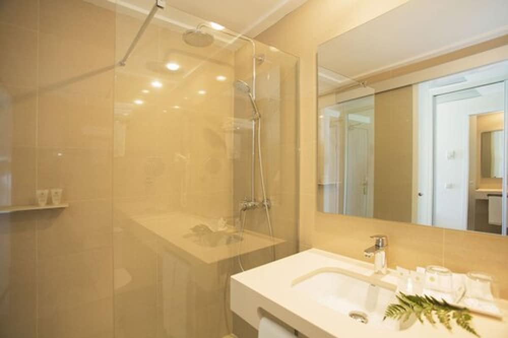 Hotel Sabina & Suites — Hotel rooms in Cala Millor, Balearic Islands
