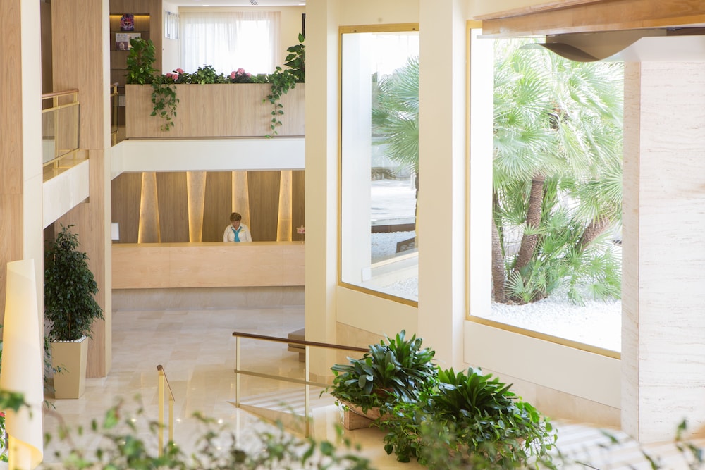 Hotel Sabina & Suites — Hotel building in Cala Millor, Balearic Islands