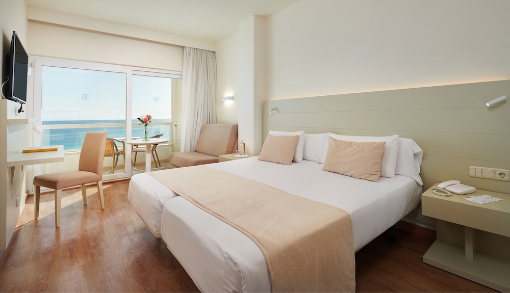 Hotel Sabina & Suites — Hotel rooms in Cala Millor, Balearic Islands