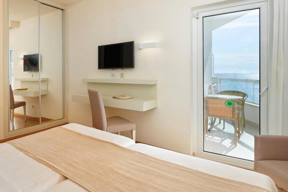 Hotel Sabina & Suites — Hotel rooms in Cala Millor, Balearic Islands