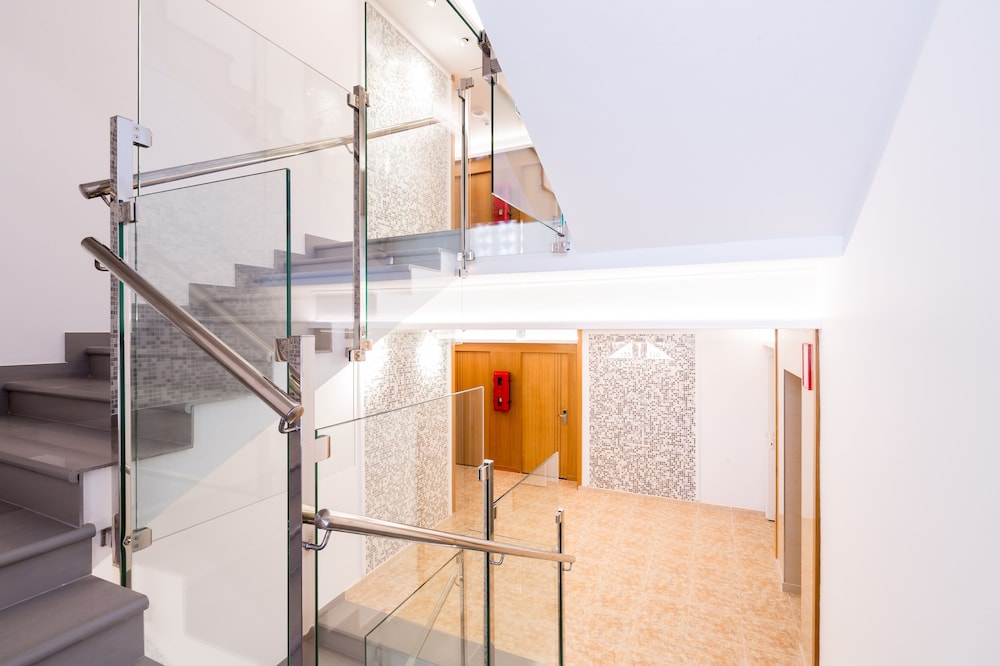Hotel Gran Sol Ibiza — Hotel building in San Antonio, Balearic Islands