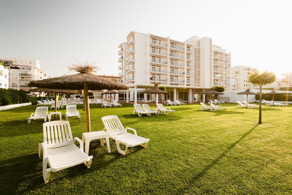 Hotel Gran Sol Ibiza — Hotel building in San Antonio, Balearic Islands