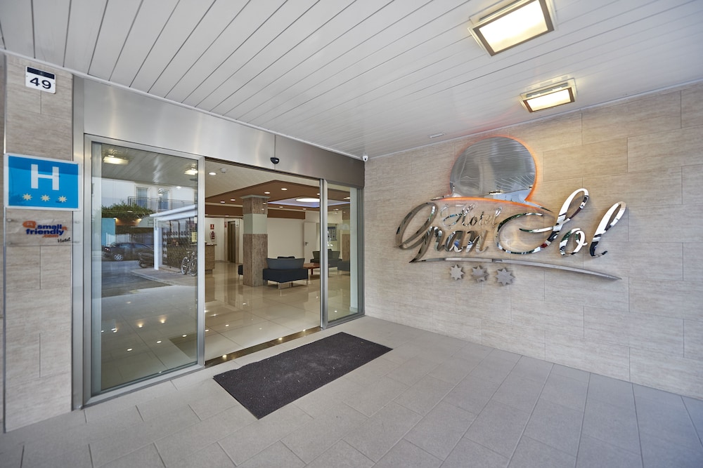 Hotel Gran Sol Ibiza — Hotel building in San Antonio, Balearic Islands