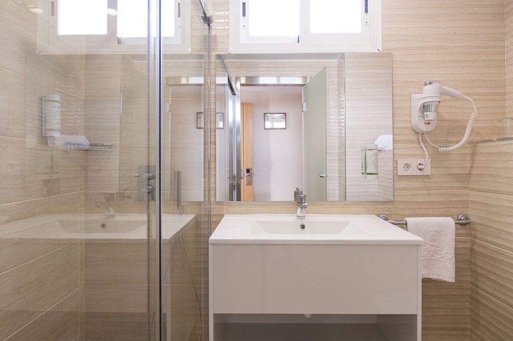 Hotel Gran Sol Ibiza — Hotel rooms in San Antonio, Balearic Islands