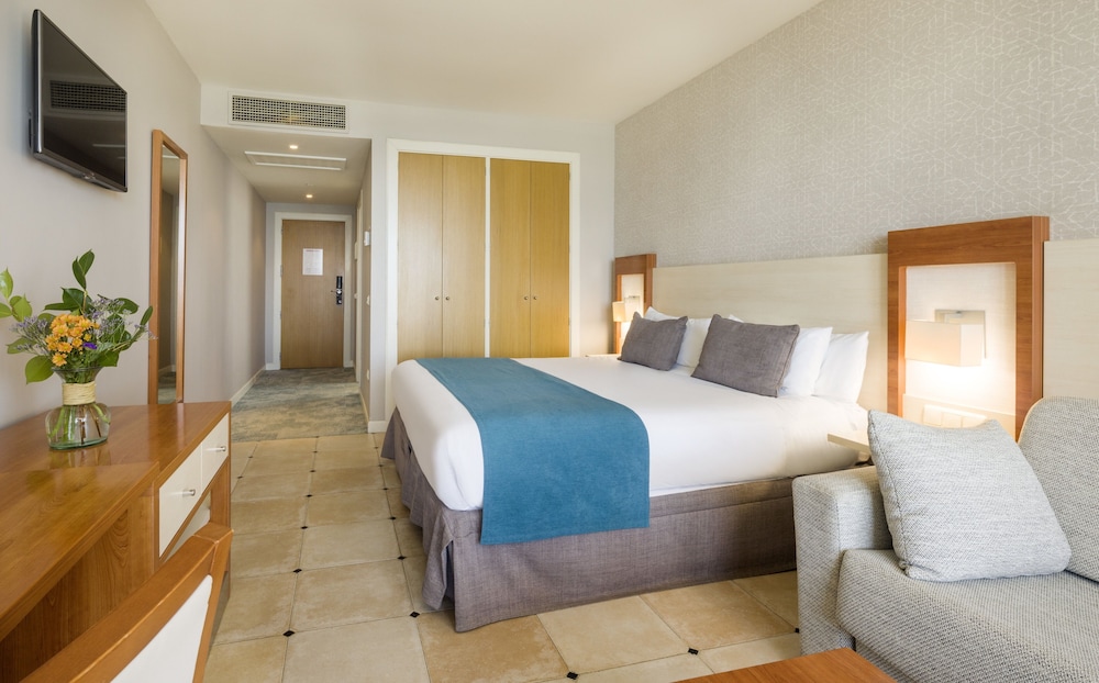 Hotel ILUNION Fuengirola — Hotel rooms in Fuengirola, Andalusia