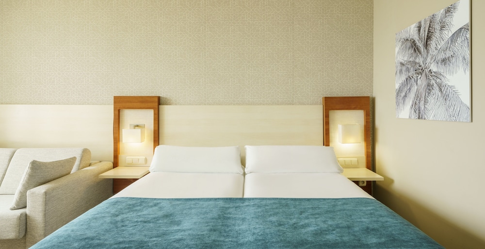 Hotel ILUNION Fuengirola — Hotel rooms in Fuengirola, Andalusia