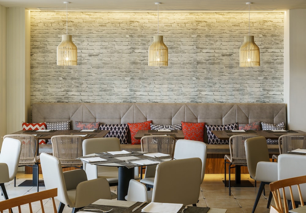 Hotel ILUNION Fuengirola — Restaurant & bars in Fuengirola, Andalusia