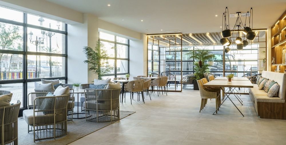 Hotel ILUNION Fuengirola — Restaurant & bars in Fuengirola, Andalusia