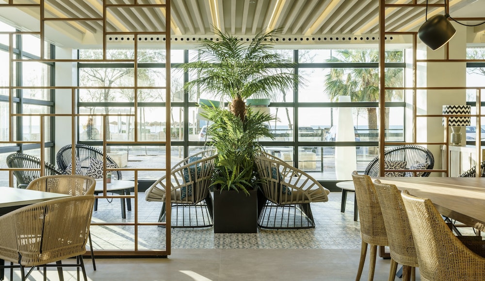 Hotel ILUNION Fuengirola — Restaurant & bars in Fuengirola, Andalusia