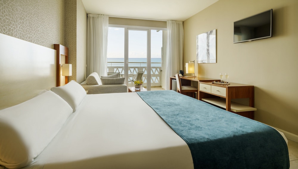 Hotel ILUNION Fuengirola — Hotel rooms in Fuengirola, Andalusia