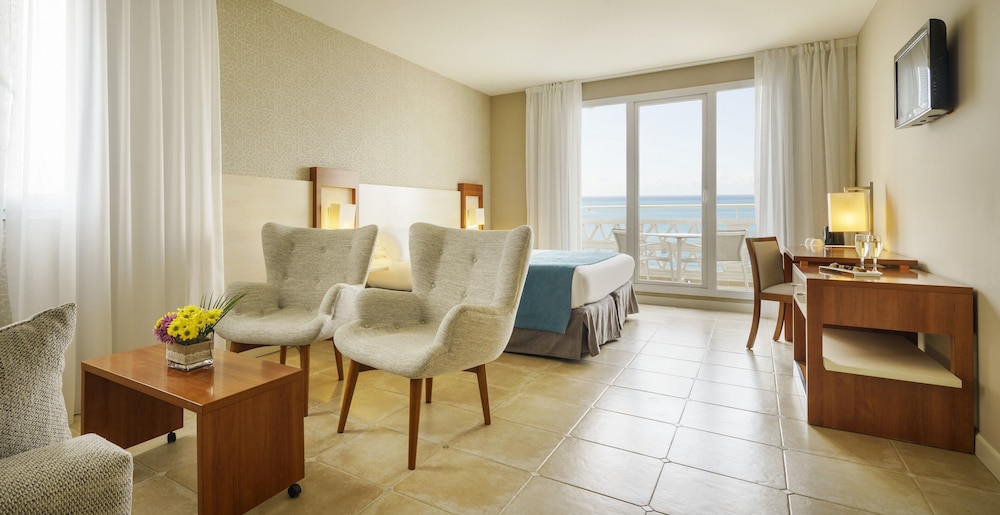 Hotel ILUNION Fuengirola — Hotel rooms in Fuengirola, Andalusia