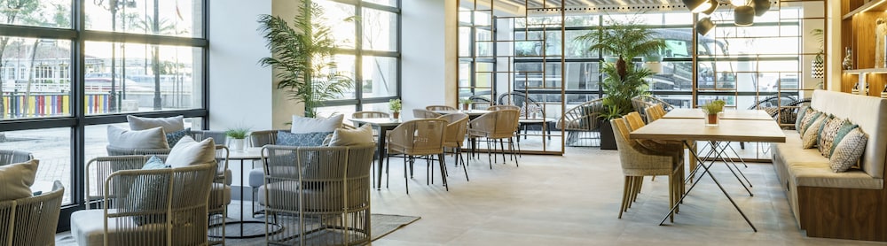 Hotel ILUNION Fuengirola — Restaurant & bars in Fuengirola, Andalusia