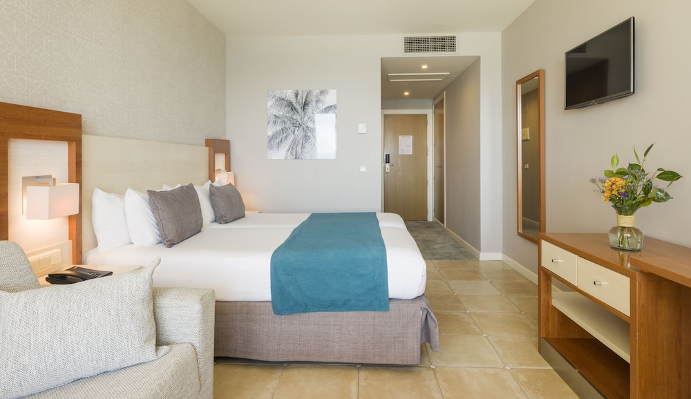 Hotel ILUNION Fuengirola — Hotel rooms in Fuengirola, Andalusia