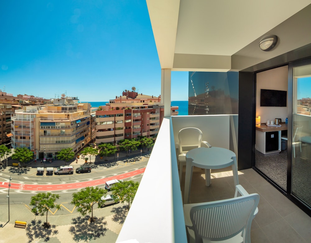 Hotel RH Corona del Mar By Hoteles RH — Hotel rooms in Benidorm, Valencian Community