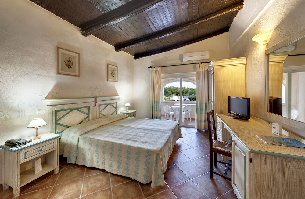 Colonna Beach Hotel Marinella — Hotel rooms in Golfo Aranci, Sardinia