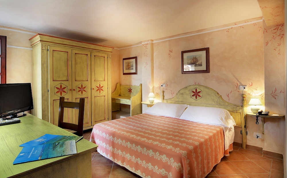 Colonna Beach Hotel Marinella — Hotel rooms in Golfo Aranci, Sardinia